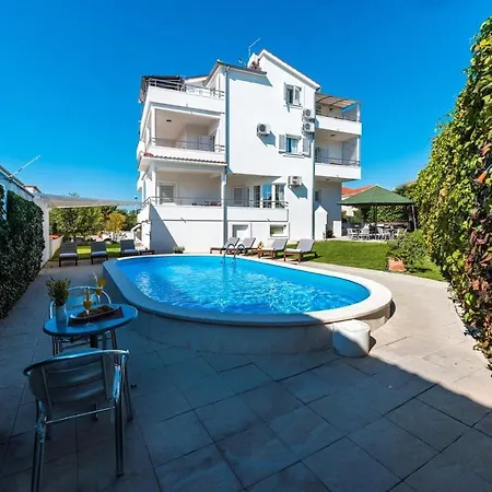 Arausa With Pool Vi * Vodice