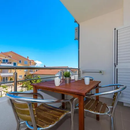 Appartement Arausa With Pool Vi Vodice